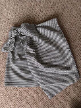 Zara Black & White Houndstooth Tie-Waist Mini Skirt